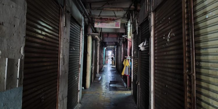 Bertahan Kuat di Lorong Gelap dan Sunyi Pasar Tanah Abang