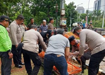 Mayat Pria Ditemukan dalam Bak Kontrol Pompa Air Patung Kuda Arjuna Wijaya