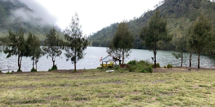 Pendaki Mengalami Malam di Ranu Kumbolo Saat Erupsi Gunung Semeru