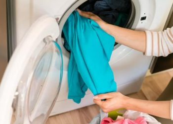 Bahaya Baju Baru yang Belum Dicuci untuk Kulit yang Perlu Diketahui