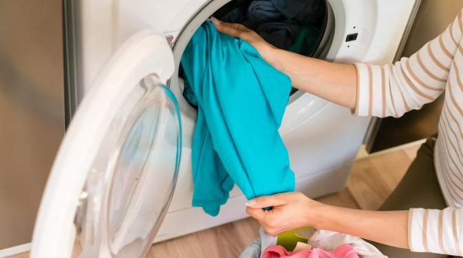 Bahaya Baju Baru yang Belum Dicuci untuk Kulit yang Perlu Diketahui