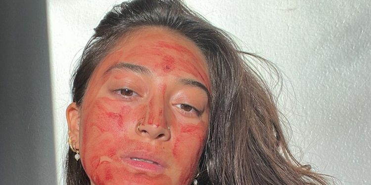 Bahaya Menstrual Masking, Tren Viral Menggunakan Darah Haid untuk Perawatan Kecantikan