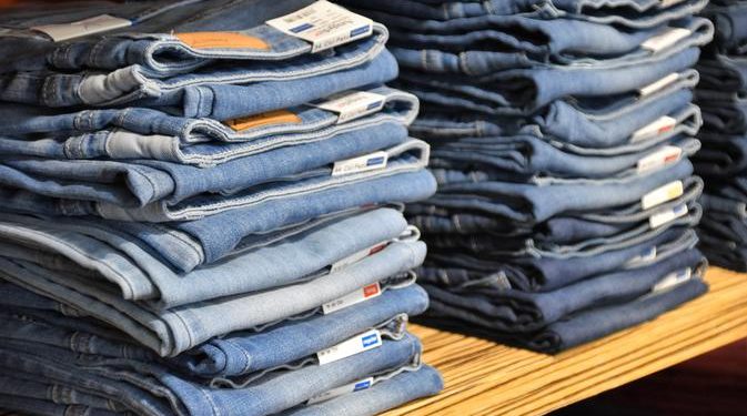 6 Model Celana Jeans Pria Rekomendasi untuk Belanja Harbolnas 11.11