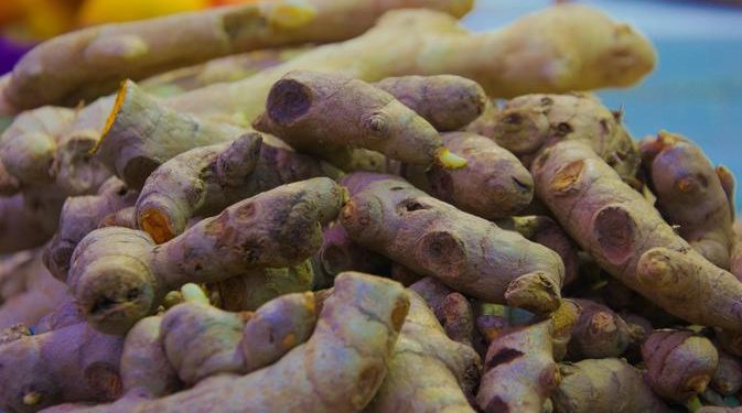 6 Manfaat Kunyit Hitam yang Langka untuk Meredakan Nyeri Otot dan Kesehatan Lainnya