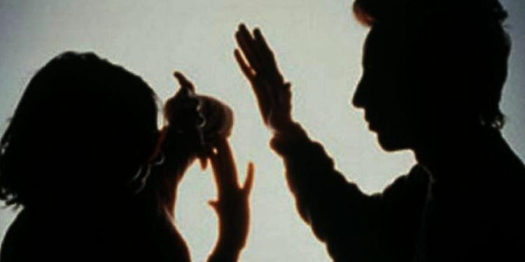 Pria Aniaya Mantan Istri hingga Bibir Lebam dan Gigi Patah