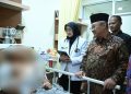 Jenguk Korban Ledakan Sekolah, Pesan Mendikdasmen untuk Guru dan Siswa