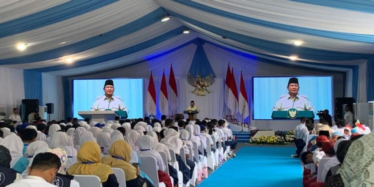 Prabowo Sediakan Smartboard untuk 288 Ribu Sekolah Terbesar di Dunia