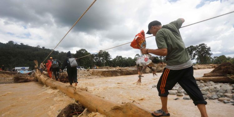 Cara Darurat Bersihkan Air Banjir untuk Minum dengan Pemutih Pakaian