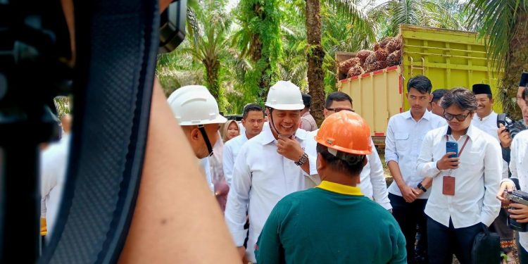 Wamen Janji Perbaiki Jalan untuk Warga Transmigrasi di Bungo Jambi dengan Bantuan APBN 2026