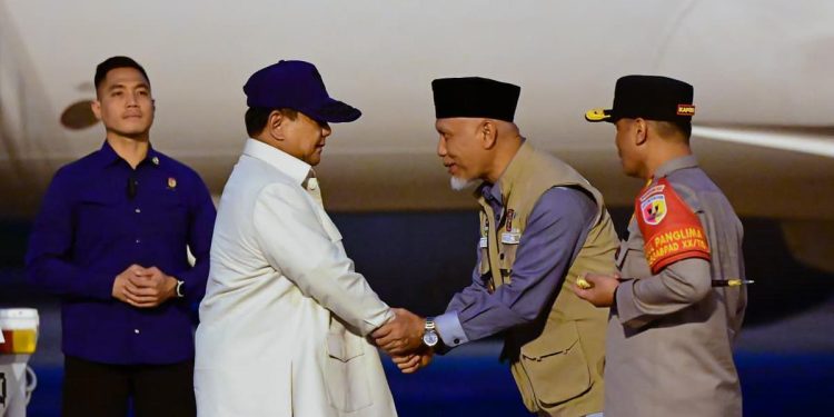 Prabowo Tiba di Sumatra Barat untuk Memantau Penanganan Bencana Banjir