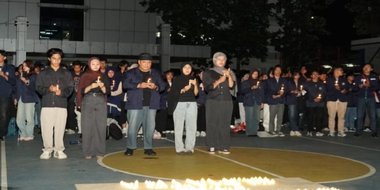 Universitas Nyalakan 1.000 Lilin untuk Korban Banjir di Sumatera
