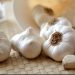 Bahaya Tersembunyi Makan Bawang Putih Mentah yang Perlu Diwaspadai
