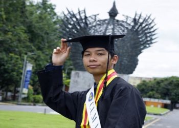 Anak Penjual Es Teh Raih IPK Tertinggi di UNY, Simak Kisah Betran Yunior