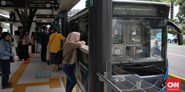 Daftar Bank untuk Perpanjang Kartu Gratis Transjakarta MRT dan LRT