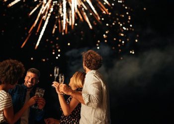 10 Aktivitas Menarik untuk Malam Tahun Baru Bersama Keluarga dan Teman