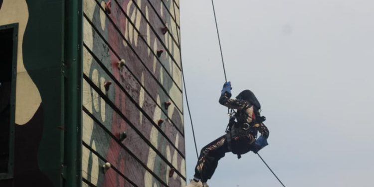 Operasi SMA Labschool Ciracas Pengembangan Mental dan Karakter Siswa Bersama Kopassus