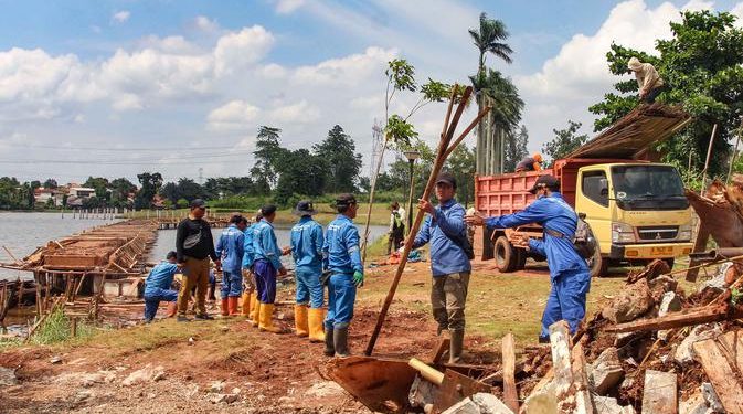 Pembongkaran Proyek Liar di Setu Tujuh Muara Depok