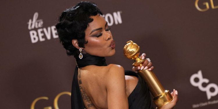 10 Inspirasi Riasan dan Gaya Rambut Golden Globes 2026, Bibir Gelap hingga Sanggul Unik