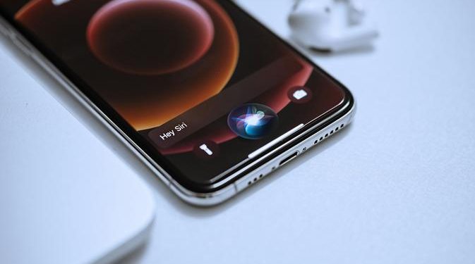 Siri Akan Dijadikan Chatbot AI, Siap Tantang ChatGPT dan Gemini!