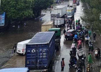 Banjir Surut, Pemotor Dilarang Melintas di Tol Wiyoto Wiyono