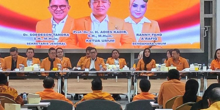 Pengurus MKGR 2025-2030 Siap Perkuat Konsolidasi Golkar menurut Adies Kadir