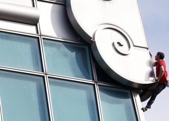 Pria AS Sukses Panjat Gedung Tertinggi Taiwan Tanpa Alat Pengaman