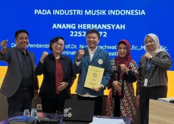 Angkat Isu Hak Pertunjukan, Anang Hermansyah Lulus Tesis di Unair dengan Nilai A