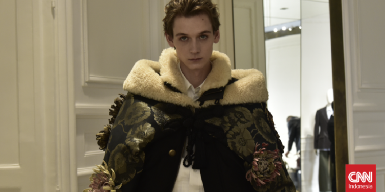 Rekonstruksi Gaya Aristokrat Modern untuk Pria di Dior