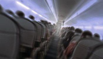 Wanita Disindir Nge-Vlog Alami Panic Attack Saat Turbulensi Pesawat