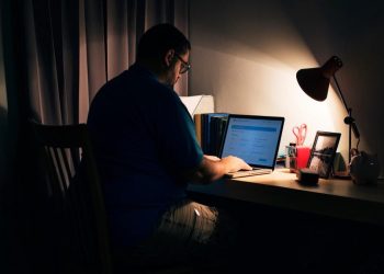 Awas Begadang Dapat Memicu Masalah Saraf dan Penurunan Daya Konsentrasi