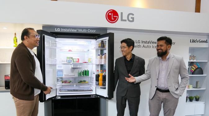 Fitur Kulkas Multi-Door yang Bikin Es Batu Otomatis dan Kendali Jarak Jauh