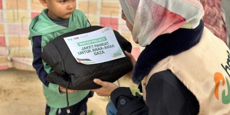 Jaket Anak Gaza Palestina untuk Menghangatkan di Musim Dingin Ekstrem