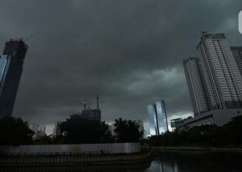 Hujan dan Petir Diperhitungkan Malam Ini di Jabodetabek