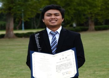 Kisah Izzat yang Dari Kuli dan Loper Koran ke Gelar Doktor Biologi Kelautan di Jepang
